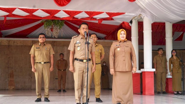 Bupati dan wabup Sidrap, Syaharuddin Alrif-Nurkanaah.