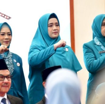 Suarni Suwardi Resmi Dilantik Sebagai Ketua Tim Penggerak PKK Soppeng Periode 2025 &ndash; 2030