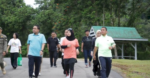 Bupati Lutim Ibas dan Wagub Sulsel Fatmawati Rusdi Nikmati Olahraga Pagi di Sorowako