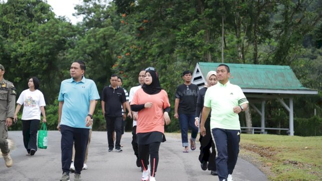Bupati Lutim Ibas dan Wagub Sulsel Fatmawati Rusdi Nikmati Olahraga Pagi di Sorowako