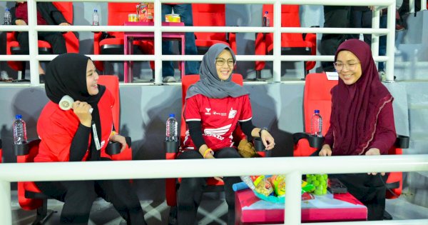 Ketua DPRD Sulsel Rachmatika Dewi Saksikan Kemenangan PSM Makassar di Leg Pertama Semifinal ACC