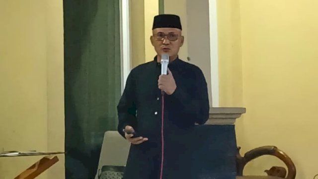 Ketua DPRD Palopo Darwis menggelar buka puasa bersama.