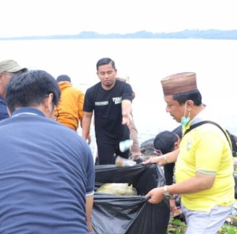 Jaga Kebersihan Kota, Tasming Hamid Libatkan OPD dan Warga dalam Aksi Jumat Bersih