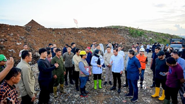 Wakil Gubernur Sulawesi Selatan, Fatmawati Rusdi, mendampingi Menteri Lingkungan Hidup dan Kehutanan (LHK) Hanif Faisol Nurofiq.