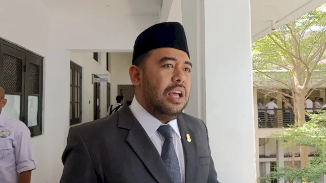 Wakil Ketua DPRD Makassar, Suharmika sesaat usai mengikuti pelantikan Sekda Makassar di Ruang Sipakatahu Balai Kota Makassar, Rabu, 28 Mei 2025.