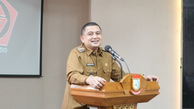 Wali Kota Makassar, Munafri Arifuddin, saat pelantikan pengurus DPC Gabungan Perusahaan Konstruksi Nasional Indonesia (GAPEKSINDO) Kota Makassar.