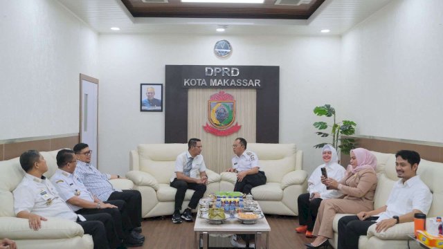 Ketua DPRD Makassar, Supratman (kiri) Bersama Wali Kota Makassar, Moh. Ramdhan Pomanto (kanan).