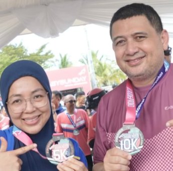 Melinda Aksa Tampil Energik di MHM 5K, Ketua PKK Makassar Berbaur dengan Ribuan Pelari