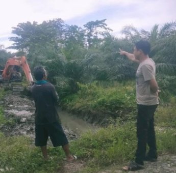 Anggota DPRD Lutra Heriansyah Efendi Responsif, Warga Karondang Senang atas Pengerukan Irigasi