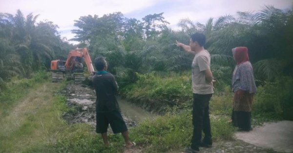 Anggota DPRD Lutra Heriansyah Efendi Responsif, Warga Karondang Senang atas Pengerukan Irigasi