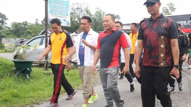 Anggota DPRD Luwu Utara dari Fraksi Partai NasDem, Awaluddin, Turut Meramaikan Kegiatan Olahraga Bersama Dalam Rangka Memperingati Hari Bhayangkara ke-79 Tahun 2025