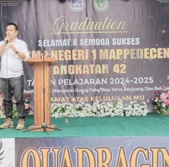 Wakil Ketua DPRD Lutra Karemuddin Berikan Motivasi pada Acara Penamatan UPT SMPN I Mappedeceng