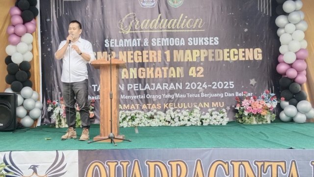 Wakil Ketua DPRD Lutra Berikan Motivasi pada Siswa SMPN I Mappedeceng