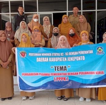 Gelar Aksi Damai, Puluhan Tenaga Honorer Datangi DPRD Jeneponto