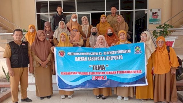 Gelar Aksi Damai, Puluhan Tenaga Honorer Datangi DPRD Jeneponto