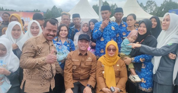 Sejarah di Lutim, Bupati Irwan Serahkan SK Pengangkatan 2.283 CPNS dan PPPK
