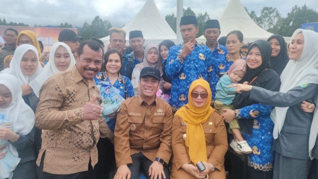 Sejarah di Lutim, Bupati Irwan Serahkan SK Pengangkatan 2.283 CPNS dan PPPK