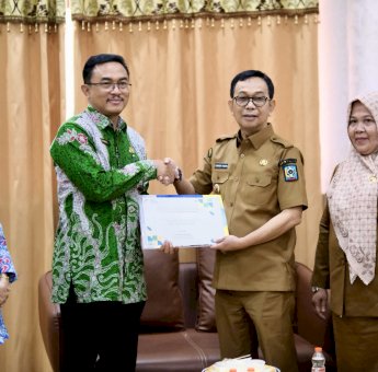 Bupati Soppeng Menerima Kunjungan Kepala Perwakilan BKKBN yang Ditandai Penyerahan Alokasi DAK KB
