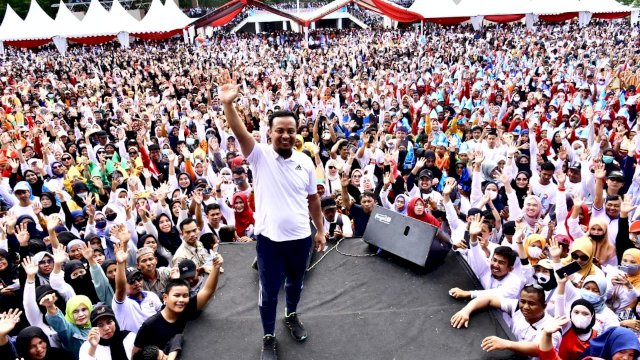 Jalan Sehat Anti Mager yang dipadati puluhan ribu warga di kawasan Lapangan Andi Djemma dan Pelataran Masjid Agung Belopa.