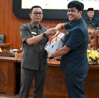 Bupati Soppeng Suwardi Serahkan Ranperda Pertanggungjawaban APBD 2024 ke DPRD