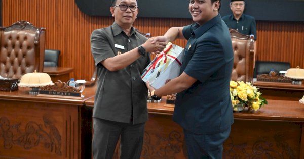 Bupati Soppeng Suwardi Serahkan Ranperda Pertanggungjawaban APBD 2024 ke DPRD
