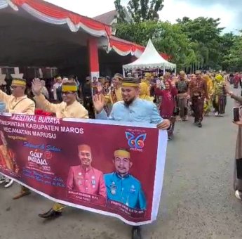 Ribuan Orang Meriahkan Kirab Budaya Maros, Bupati dan Wabup Ikut Jalan Kaki