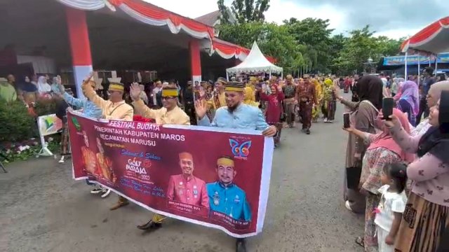 Ribuan Orang Meriahkan Kirab Budaya Maros, Bupati dan Wabup Ikut Jalan Kaki