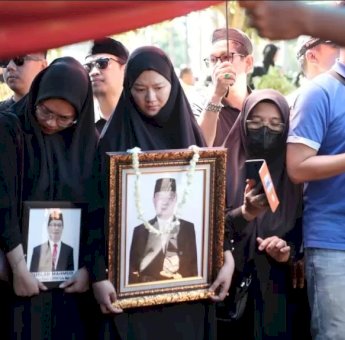 Suasana Haru Pelepasan Jenazah Anggota DPRD Makassar Ruslan Mahmud