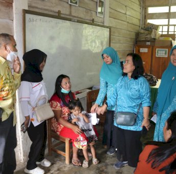Pemkab Pinrang Gelar Bakti Sosial Pelayanan Kesehatan Bergerak di Desa Terpencil