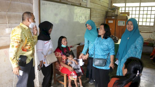 Pemkab Pinrang Berikan Bantuan Kesehatan dan Gizi untuk Bayi dan Balita Stunting