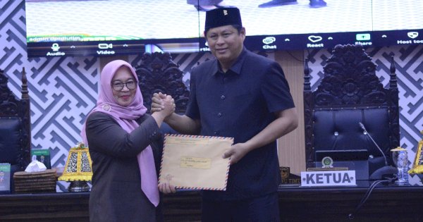 Wabup Lutim Puspawati Sampaikan Jawaban Atas Pemandangan Fraksi Ranperda APBD 2024