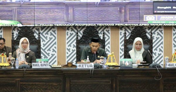 Wabup Puspawati Apresiasi Pandangan Umum Fraksi DPRD terhadap Ranperda Perubahan APBD 2025