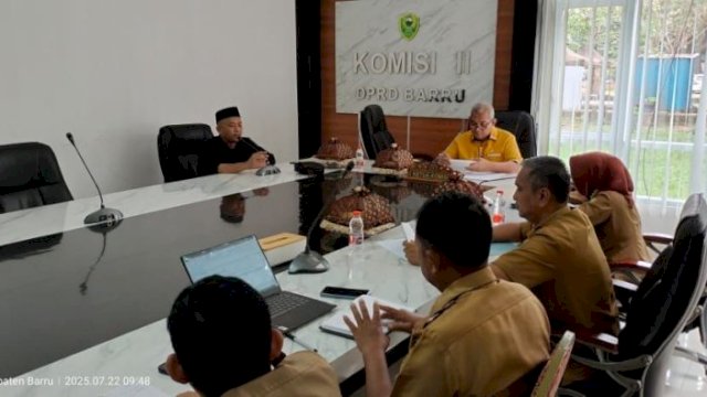 Rapat Kerja Komisi II DPRD dan Dinas Perikanan Soroti Data Perikanan di Kabupaten Barru