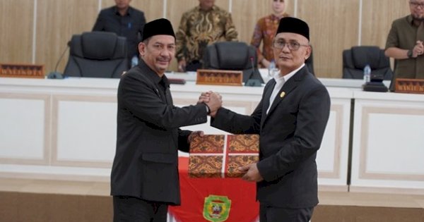Ketua DPRD Palopo Pimpin Penyerahan Ranperda Pertanggungjawaban APBD 2024 dalam Rapat Paripurna