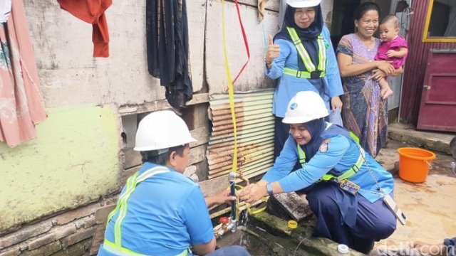 PDAM Makassar Kembali Pasang Sambungan Air Gratis Bagi Warga Berpenghasilan Rendah, Kali Ini di Kampung Berua