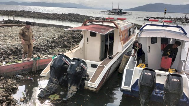 Bupati Lutim Ibas Tinjau Kondisi Ambulans Danau di Desa Bantilang