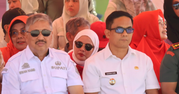 Semarak HUT RI ke-80 di Pinrang, Ribuan Peserta Gerak Jalan Disambut Bupati dan Wabup Irwan-Sudirman