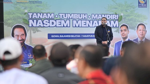 Penanaman pohon Partai NasDem di Kecamatan Pattallassang, Kabupaten Gowa, Sulawesi Selata.