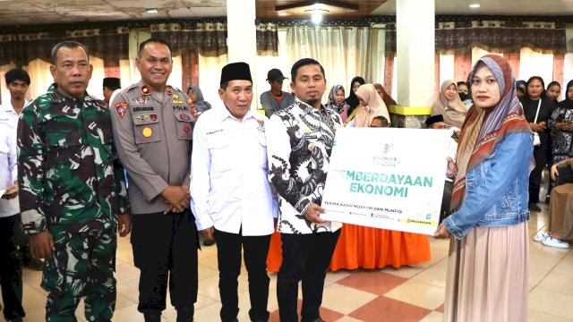Wali Kota Parepare Serahkan Bantuan Pendidikan untuk 150 Pelajar.