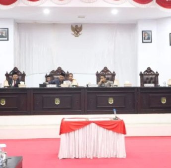 Ketua DPRD Lutra Husain Pimpin Rapat Paripurna Ranperda Tentang RPJMD