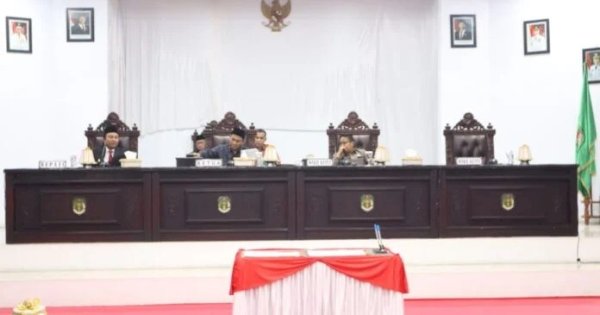 Ketua DPRD Lutra Husain Pimpin Rapat Paripurna Ranperda Tentang RPJMD