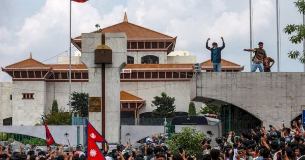 Nepal Membara! Gedung Parlemen Dibakar, Massa Merangsek Masuk-Murka Korupsi Pejabat