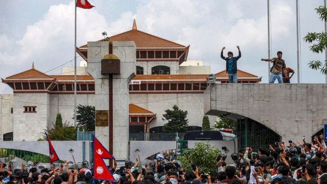 Nepal Membara! Gedung Parlemen Dibakar, Massa Merangsek Masuk-Murka Korupsi Pejabat