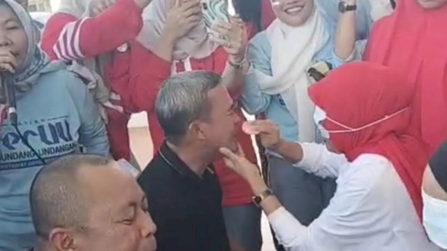 Meriahkan HUT RI, Anggota DPRD Palopo Ikut Lomba Hias Suami