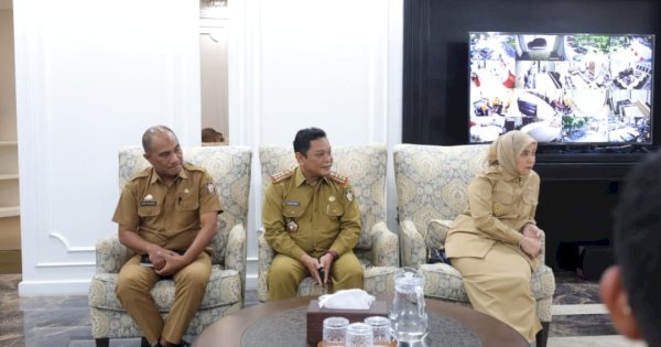 Kepala Kesbangpol Fatur Rahim Dampingi Wali Kota Munafri Terima Audiens Komisoner KPU Makassr