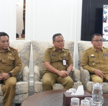Kaban Kesbangpol Makassar Dampingi Wali Kota Munafri Terima Courtesy Call Taruna AAL