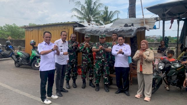 Kepala Kesbangpol Makassar, Fathur Rahim bersama Wakil Kepala Satuan Intelkam Polrestabes Makassar melakukan kunjungan ke Kelurahan Lembo dan Bunga Eja Beru, Kecamatan Tallo.