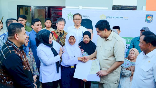 Wagub Sulsel Dampingi Menteri PKP dan Mendagri Serahkan Rumah untuk Korban Demo