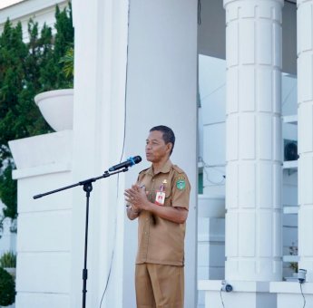 Pimpin Apel Pagi, Rapiuddin Ingatkan ke ASN Lutim Pentingnya Berolahraga