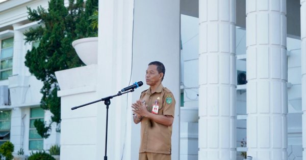 Pimpin Apel Pagi, Rapiuddin Ingatkan ke ASN Lutim Pentingnya Berolahraga